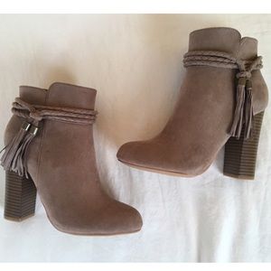 ❣️ALMOST GONE❣️5⭐️Boho Taupe Suede Braid Tassel